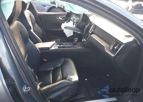 2021 Volvo S60 T5 Momentum z USA, uszkodzony, nr VIN 7JR102TZ1MG113089